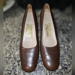 Salvatore Ferragamo Brown Leather Classic Pumps Low Heel Made Italy Womens 7.5